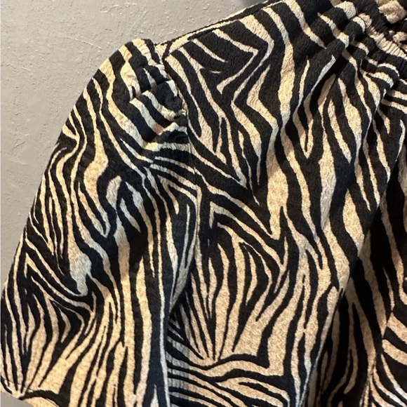 Michael Kors Animal Print Top - Picture 5 of 6